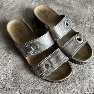 Clarks Bendable Wedge Sandal   Women 9W Metallic Brown Comfortable